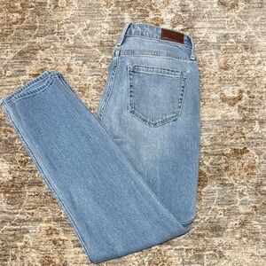 NEW! Hollister ultra high rise Mom Blue Jeans